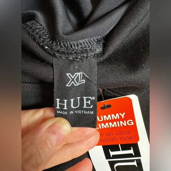 HUE Classic Black Leggings - Picture 4 of 5